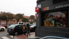 Local de apuestas en la calle Batalla de Lepanto, en las Fuentes, frente al IES Pablo Serrano
