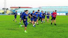 El equipo zaragocista se entrenó a última hora de la tarde de este domingo en el estadio de Maspalomas, al sur de la isla, nada más llegar a Gran Canaria en avión