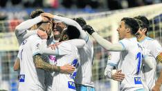 Los jugadores zaragocistas celebran uno de los dos goles frente al Oviedo en La Romareda.