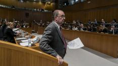 Lambán dice que no sabe qué es "el dichoso relator" y que la mesa de partidos "nace muerta"