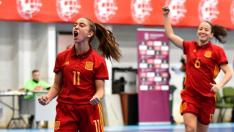 Irene Samper, dorsal 11, celebra un gol en uno de los amistosos previos al Campeonato de Europa.