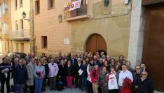 Algunos de los asistentes a las puertas de la casa natal de Miguel Servet