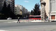 Ha ocurrido este viernes , a las 14.00 ,en la capital aragonesa. El conductor y sus acompañantes no han sufrido daños.