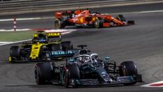 Hamilton encabeza otro 'doblete' de Mercedes en Baréin.