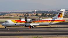 Air_Nostrum_ATR_72-600_(EC-LRH)_at_Madrid_Barajas_Airport_(MAD)