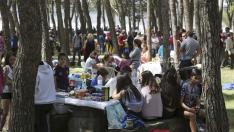 Fiesta en el cerro de San Jorge de Huesca el 23 de abril.
