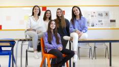 Las alumnas de Bachillerato Ana Pie, Ana Hart, Leyre Flamarique, Aroa Ponz y Esther Barreto.