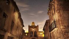 El Pueblo Viejo de Belchite puede recorrerse también en visita guiada nocturna. En la imagen, el Arco de la Villa.
