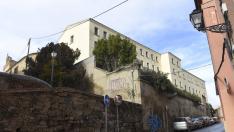 Fachada lateral de los edificios del antiguo Seminario de Huesca.