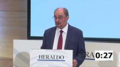 El candidato del PSOE al gobierno de Aragón, Javier Lambán, ha respondido a una pregunta de un ciudadano sobre la situación de los médicos en los territorio y la falta de especialistas. "Para conseguir fidelizar a los médicos en el territorio hay que llegar a acuerdos con los sindicatos"