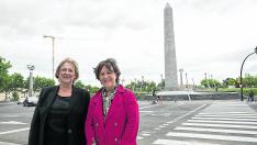 Verónica Lope (izda.) e Inés Ayala, en la plaza de Europa de Zaragoza. Esta próxima legislatura ya no formarán parte de la nueva composición del Parlamento Europeo.