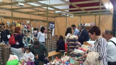 Numeroso público recorrió los expositores con calzado de la feria de Brea.