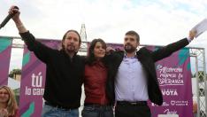 Pablo Iglesias, Isa Serra y Jesús Santos en un acto de campaña de Unidas Podemos en Madrid.