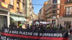 Protesta de bomberos por las calles de Huesca