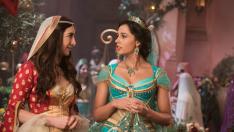 Nasim Pedrad es la doncella y amiga de Yasmín, Naomi Scott.