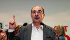 El socialista Javier Lambán se dirige a sus afiliados tras la victoria de su partido este domingo.