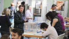 Mesa electoral en el colegio Sancho Ramírez de Huesca