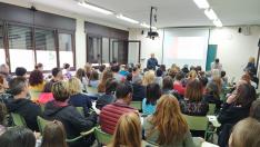 Decenas de padres se han interesado por la jornada de puertas abiertas.