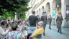 La música militar se escuchó este viernes en la capital aragonesa con motivo del Día de las Fuerzas Armadas.