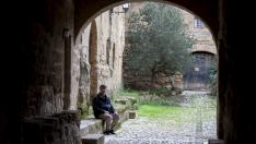 Julio Bernués, voluntario y matemático, en el monasterio de Casbas.