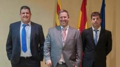 El nuevo alcalde de Albalate de Cinca, Ricardo Charlez, ha sido investido con el mismo traje con el que se ha casado una hora después.