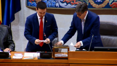 Darío Villagrasa y Arturo Aliaga proceden al recuento de votos a la presidencia