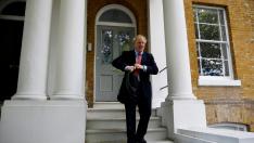 Boris Johnson a la salida de su casa