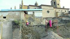 Aspecto del entorno de la catedral de Huesca desde la calle Forment