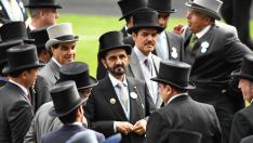 FMA0001. Ascot (United Kingdom), 22/06/2019.- Dubai's ruler Sheikh Mohammed bin Rashid al-Maktoum (C) attends the final day of Royal Ascot in Ascot, Britain, 22 June 2019. Royal Ascot is Britain's most valuable horse race meeting and social event running daily from 18 to 22 June 2019. (Reino Unido) EFE/EPA/FACUNDO ARRIZABALAGA Royal Ascot final day
