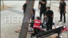 Un hombre de 29 años, de nacionalidad colombiana y que responde a las iniciales D.A.H.C., ha muerto este domingo a primera hora de la mañana en Zaragoza al entrar en  parada cardiorrespiratoria cuando varios agentes de la Policía Nacional procedían a su detención. Según ha señalado la Jefatura Superior de Policía Nacional, el fallecido había intentado agredir sexualmente a una mujer en torno a las 5.50 de este domingo. No obstante, la joven pudo huir.