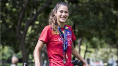 Marta Pintanell, con sus medallas y su bicicleta.