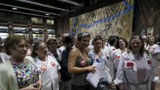 Entrega de firmas, el año pasado, contra los pliegos del servicio de ayuda a domicilio