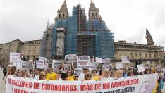Protesta de las víctimas del accidente del Alvia en Santiago de Compostela hace dos años.