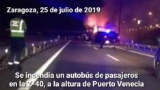 Se incendia un autobús de pasajeros en la Z-40 de Zaragoza