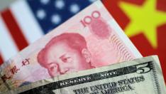 FILE PHOTO: U.S. Dollar and China Yuan notes are seen in this picture illustration June 2, 2017. REUTERS/Thomas White/Illustration/File Photo [[[REUTERS VOCENTO]]] USA-TRADE/CHINA-CURRENCY