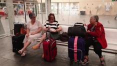 Esperas, sorpresa e impotencia entre los viajeros que han visto cancelado su tren por la huelga de Renfe