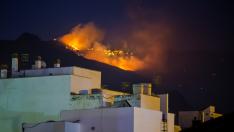 Flames and smoke from a forest fire are seen in the village of Agaete on the Canary Island of Gran Canaria, Spain, August 19, 2019. REUTERS/Borja Suarez [[[REUTERS VOCENTO]]] SPAIN-WILDFIRE/