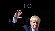 London (United Kindgom), 24/07/2019.- (FILE) - British Prime Minister Boris Johnson waves as he enters 10 Downing Street following his appointment by the Queen in London, Britain, 24 July 2019 (re-issued 28 August 2019). According to reports, British government has formally requested the intervention of the Queen in a bid to suspend parliament. A government source said the government's intention is to suspend parliament and hold a Queen's speech 14 October, setting out the future plans of a post-Brexit government. (Reino Unido, Londres) EFE/EPA/NEIL HALL Boris Johnson