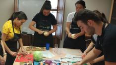 Diez jóvenes participaron en el taller de cocina.
