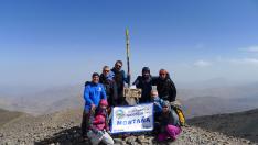 Foto de grupo de Mayencos en la cima de una de sus últimas actividades, el Mgoun, en el Atlas marroquí.