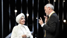 Concha Velasco, con Jordi Rebellón, en 'El funeral'.