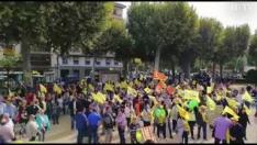 "Queremos vivir en nuestros pueblos dignamente, ni con miserias ni con limosnas, queremos precios justos", insistía este sábado un ganadero participante en la manifestación.
