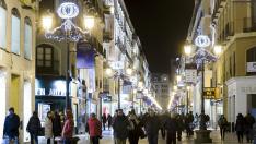 Vista de la iluminación de la calle de Alfonso I durante la Navidad de 2017.
