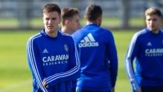 Vigaray, una de las novedades del Real Zaragoza en Almería, en el penúltimo entrenamiento de la semana.