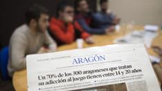 Sesión de terapia con ludópatas en la sede de Azajer.