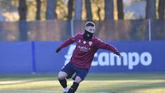 Dani Escriche, durante el entrenamiento vespertino de este lunes.