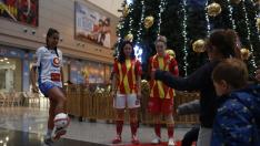 El centro comercial Plaza Imperial de Zaragoza ha inaugurado la temporada navideña con el tradicional encendido de su iluminación