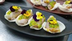 Este martes se ha celebrado la XXV edición del Concurso de Tapas de Zaragoza y provincia en el restaurante Aura de la capital aragonesa. 15 participantes han cocinado sus propuestas. Solo uno será el ganador de la mejor tapa de Zaragoza.