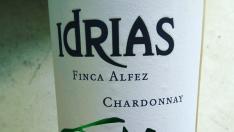 Etiqueta del vino blanco Idrias Chardonnay Finca Alfez 2019.