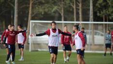 Pedro Mosquera, en el centro, durante el entrenamiento de este jueves.